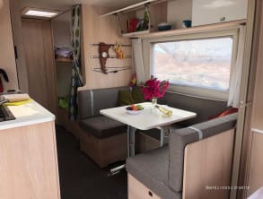 קרוואן%20עם%20חיוך%20,%20אודם